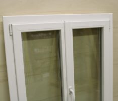 Finestra in PVC bianco pellicolato a 2 ante-926